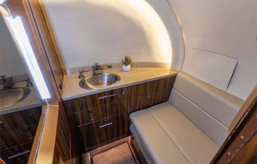 N667WJ Interior